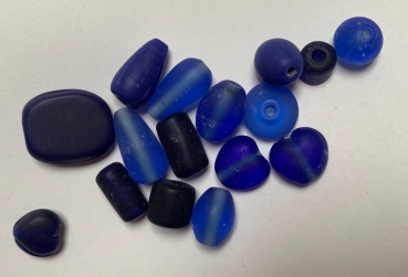 Glasperlen matt blau